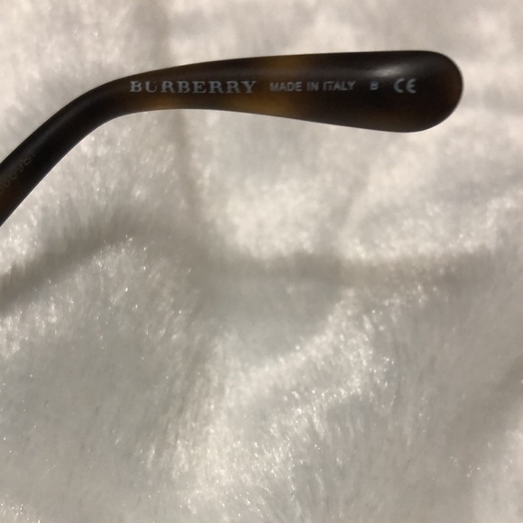 Women’s Burberry Eyeglasses with case and wiping cloth - Picture 6 of 7